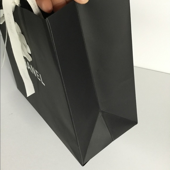 CHANEL - Picture 5 of 16